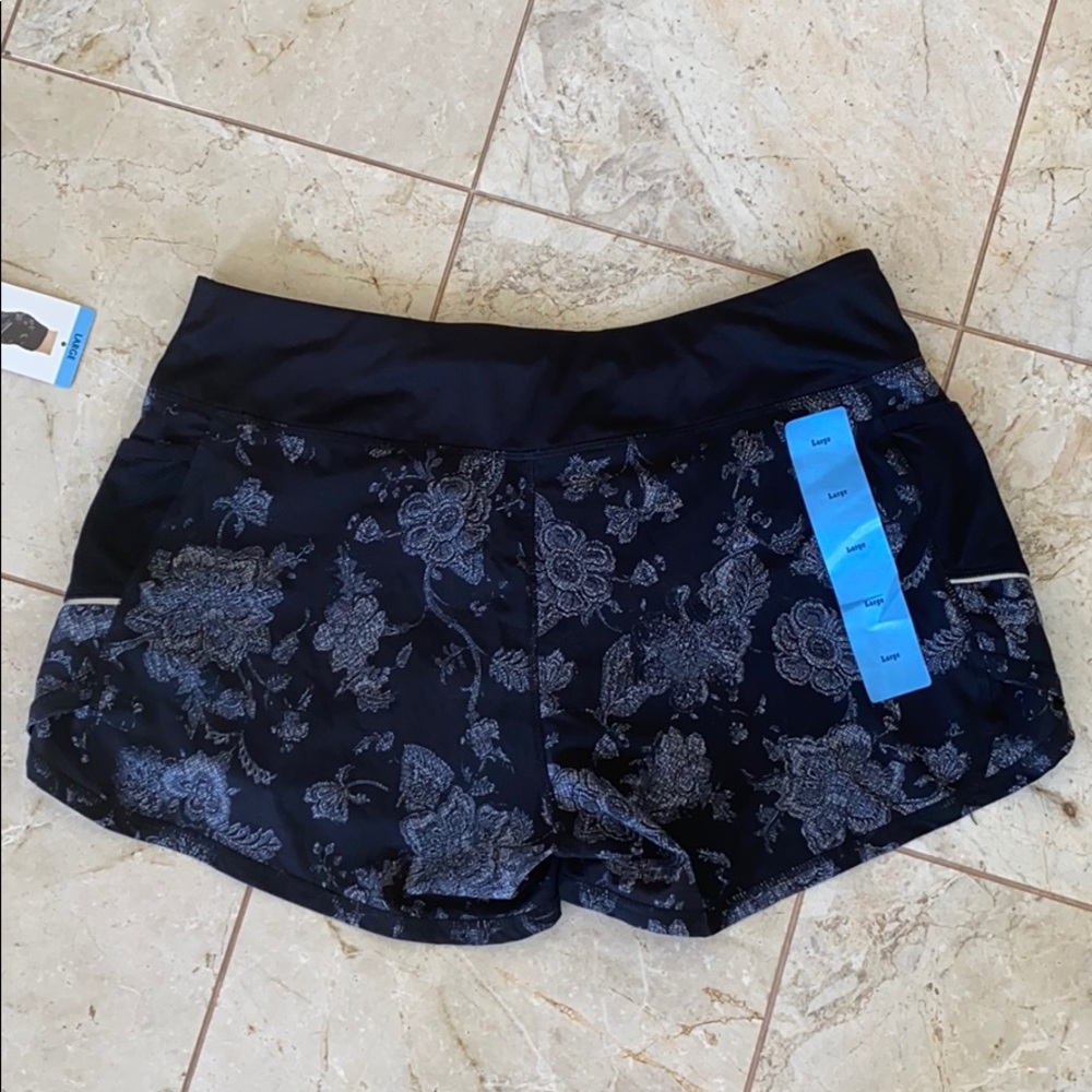 FLORAL PRINT RUNNING SHORTS 🌸 // never worn ‼️ - Picture 1 of 4